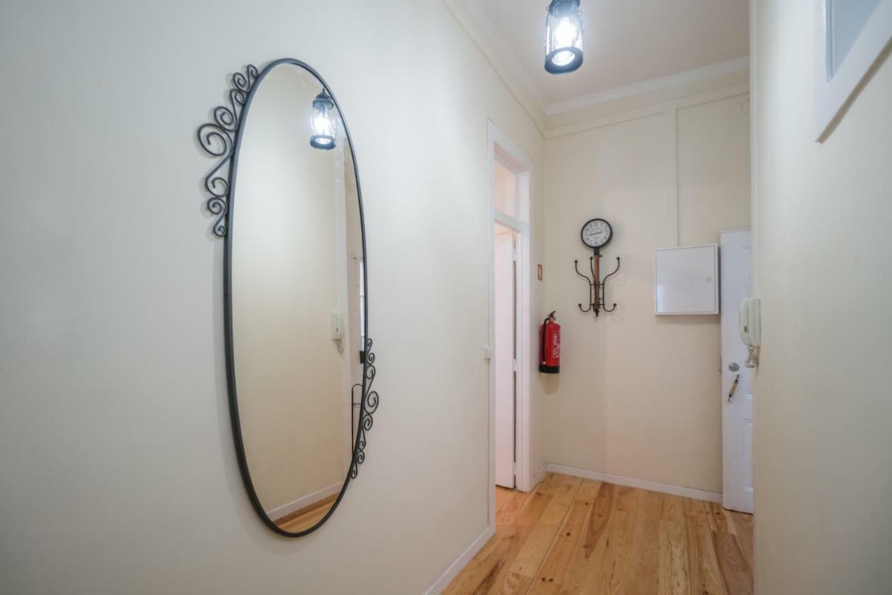 Mouraria 2 Bedroom Apartment Lisbon Bagian luar foto